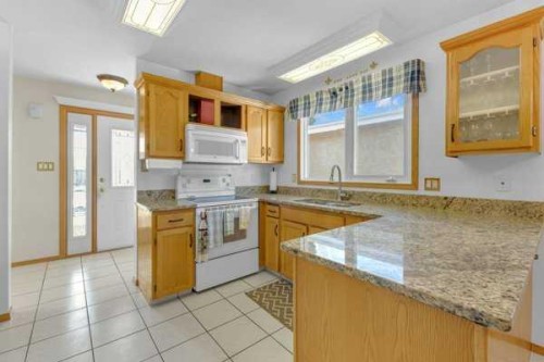 231 Barrett Drive, Red Deer, AB - Indoor Photo Showing Kitchen