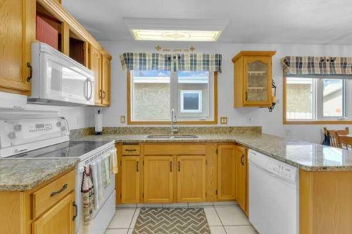 231 Barrett Drive, Red Deer, AB - Indoor Photo Showing Kitchen