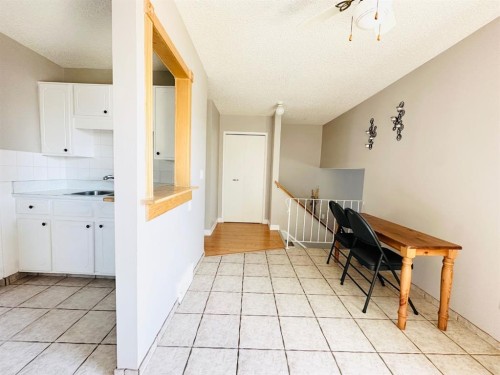 15 Pinecliff Close Ne, Calgary, AB - Indoor Photo Showing Other Room