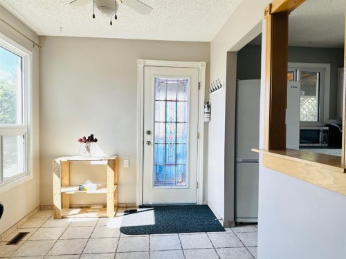 15 Pinecliff Close Ne, Calgary, AB - Indoor Photo Showing Other Room