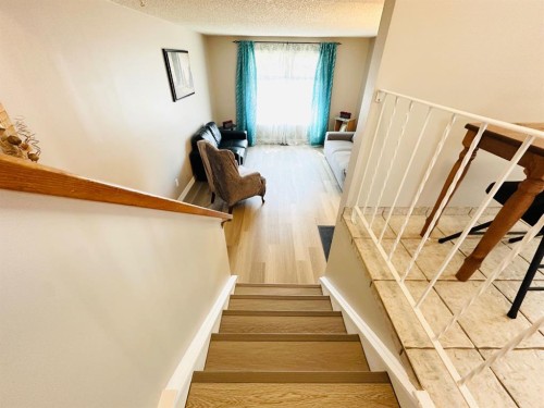 15 Pinecliff Close Ne, Calgary, AB - Indoor Photo Showing Other Room