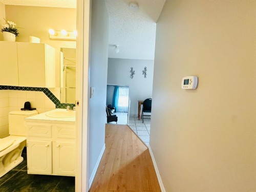 15 Pinecliff Close Ne, Calgary, AB - Indoor Photo Showing Other Room