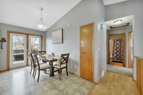 176 Westgate Crescent, Blackfalds, AB - Indoor Photo Showing Dining Room