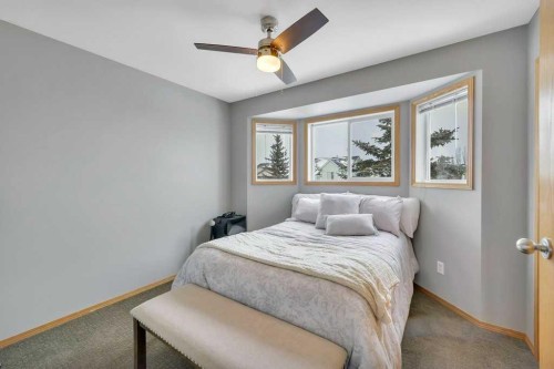 176 Westgate Crescent, Blackfalds, AB - Indoor Photo Showing Bedroom
