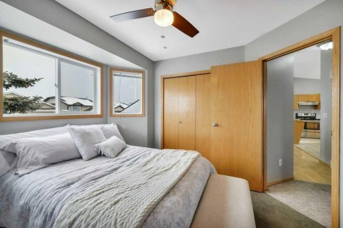 176 Westgate Crescent, Blackfalds, AB - Indoor Photo Showing Bedroom