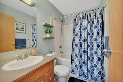 176 Westgate Crescent, Blackfalds, AB - Indoor Photo Showing Bathroom