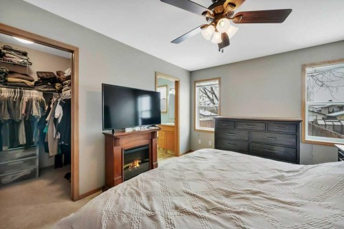 176 Westgate Crescent, Blackfalds, AB - Indoor Photo Showing Bedroom
