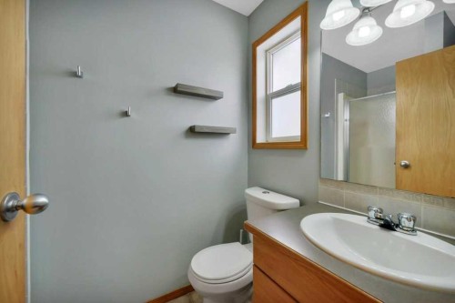 176 Westgate Crescent, Blackfalds, AB - Indoor Photo Showing Bathroom