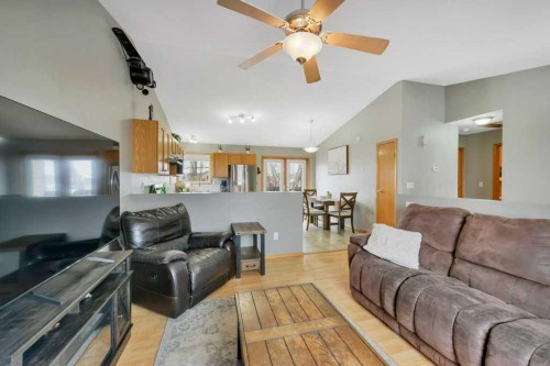 176 Westgate Crescent, Blackfalds, AB - Indoor Photo Showing Living Room