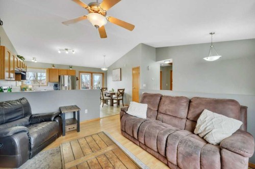 176 Westgate Crescent, Blackfalds, AB - Indoor Photo Showing Living Room