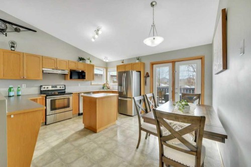 176 Westgate Crescent, Blackfalds, AB - Indoor Photo Showing Kitchen With Stainless Steel Kitchen