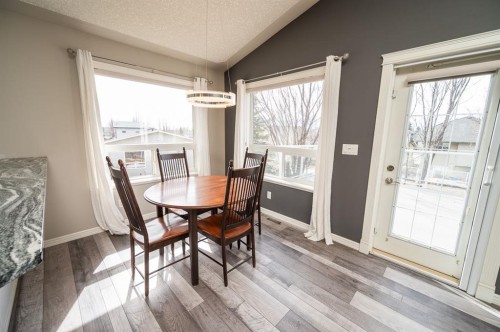 60 Daniel Close, Red Deer, AB - Indoor Photo Showing Dining Room