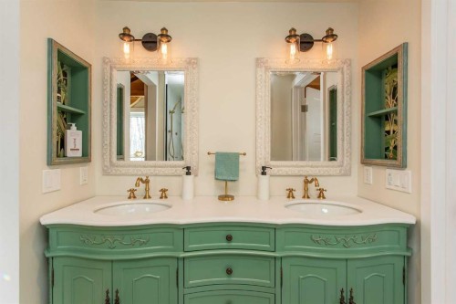 1130 Breakers Way, Sunbreaker Cove, AB - Indoor Photo Showing Bathroom