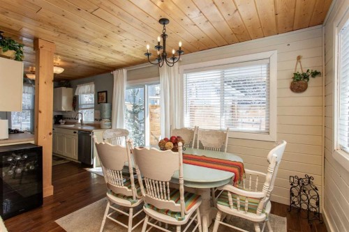 1130 Breakers Way, Sunbreaker Cove, AB - Indoor Photo Showing Dining Room