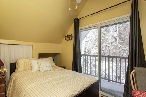 1130 Breakers Way, Sunbreaker Cove, AB - Indoor Photo Showing Bedroom