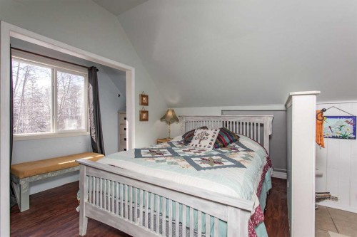 1130 Breakers Way, Sunbreaker Cove, AB - Indoor Photo Showing Bedroom