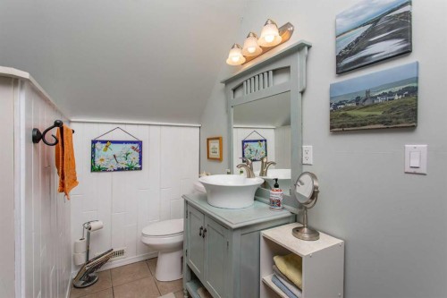 1130 Breakers Way, Sunbreaker Cove, AB - Indoor Photo Showing Bathroom