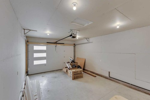 123 Hampton Crescent, Sylvan Lake, AB - Indoor Photo Showing Garage