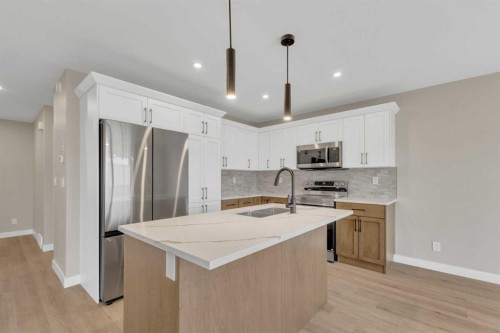 123 Hampton Crescent, Sylvan Lake, AB - Indoor Photo Showing Kitchen With Upgraded Kitchen