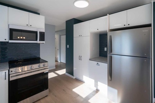 6209 42 Avenue, Camrose, AB - Indoor Photo Showing Kitchen