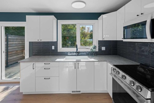 6209 42 Avenue, Camrose, AB - Indoor Photo Showing Kitchen