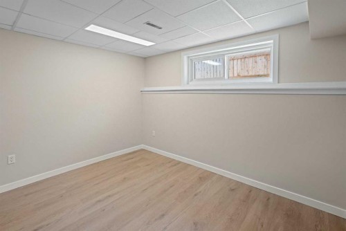 6209 42 Avenue, Camrose, AB - Indoor Photo Showing Other Room