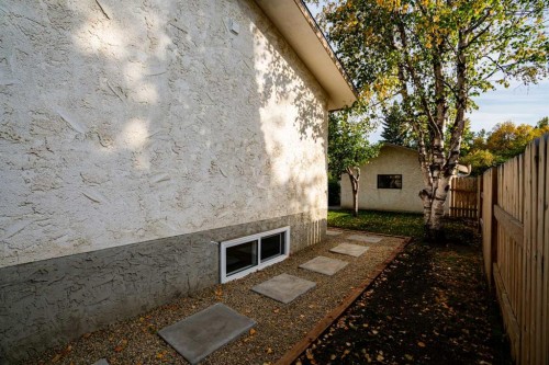 6209 42 Avenue, Camrose, AB - Outdoor
