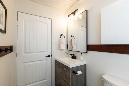 67 Bowman Circle, Sylvan Lake, AB - Indoor Photo Showing Bathroom
