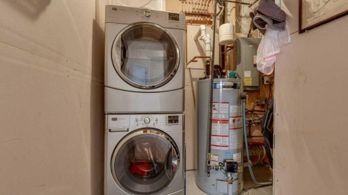 115 Redwood Boulevard, Springbrook, AB - Indoor Photo Showing Laundry Room