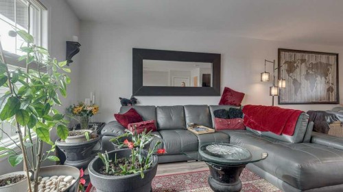 115 Redwood Boulevard, Springbrook, AB - Indoor Photo Showing Living Room