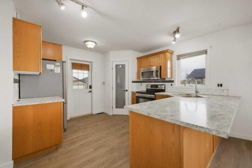 32 Hunter Road, Sylvan Lake, AB - Indoor Photo Showing Kitchen With Double Sink