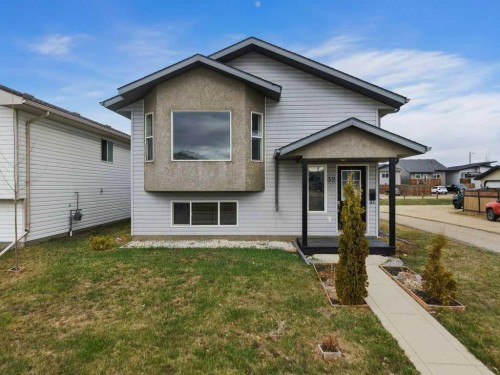 32 Hunter Road, Sylvan Lake, AB - Outdoor