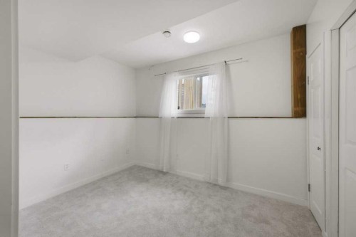 32 Hunter Road, Sylvan Lake, AB - Indoor Photo Showing Other Room