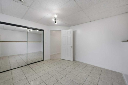 32 Hunter Road, Sylvan Lake, AB - Indoor Photo Showing Other Room