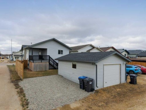 32 Hunter Road, Sylvan Lake, AB - Outdoor