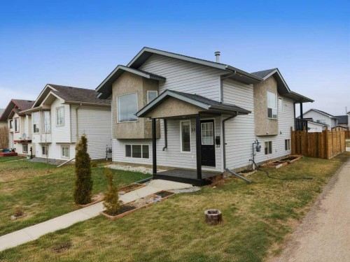 32 Hunter Road, Sylvan Lake, AB - Outdoor