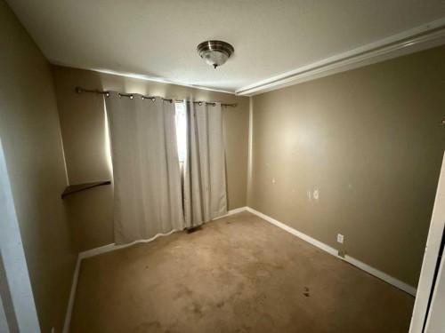 5805 42 Avenue, Camrose, AB - Indoor Photo Showing Other Room