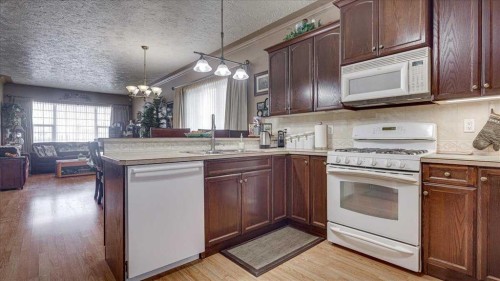 3 Ion Close, Red Deer, AB - Indoor Photo Showing Kitchen