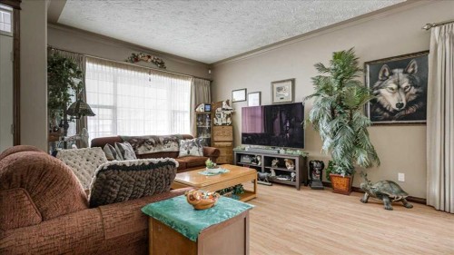 3 Ion Close, Red Deer, AB - Indoor Photo Showing Living Room