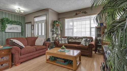 3 Ion Close, Red Deer, AB - Indoor Photo Showing Living Room