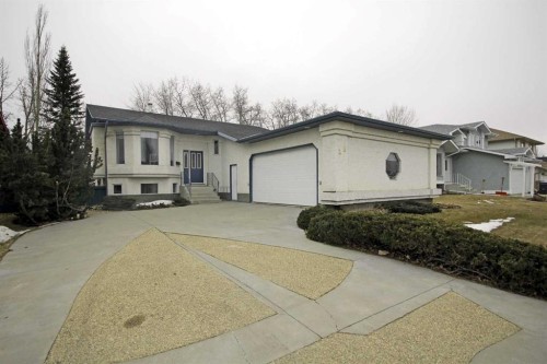 25 Willow Springs Crescent, Sylvan Lake, AB - Indoor Photo Showing Garage