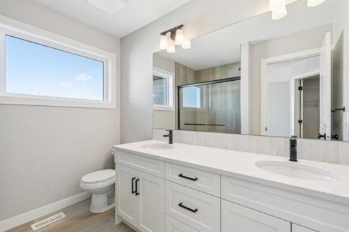 335 Fireside Drive, Cochrane, AB - Indoor Photo Showing Bathroom