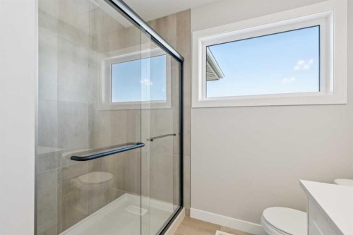 335 Fireside Drive, Cochrane, AB - Indoor Photo Showing Bathroom