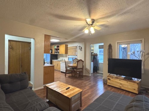 5319 47 Avenue, Wetaskiwin, AB - Indoor Photo Showing Living Room