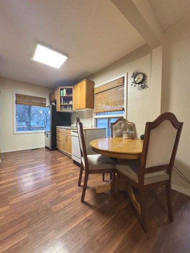 5319 47 Avenue, Wetaskiwin, AB - Indoor Photo Showing Dining Room