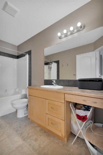 19 Oxley Close, Red Deer, AB - Indoor Photo Showing Bathroom