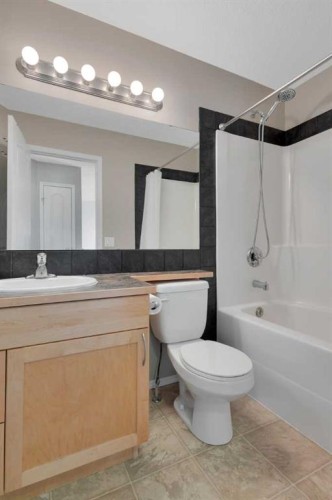 19 Oxley Close, Red Deer, AB - Indoor Photo Showing Bathroom