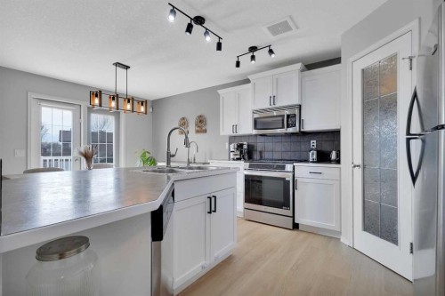 19 Oxley Close, Red Deer, AB - Indoor Photo Showing Kitchen