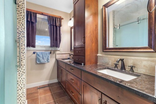 34128 Range Road 21, Rural Red Deer County, AB - Indoor Photo Showing Bathroom