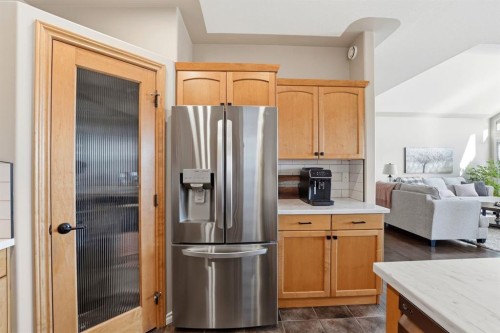 152 Vincent Close, Red Deer, AB - Indoor Photo Showing Kitchen